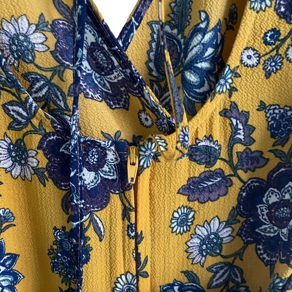 Francesca’s Floral Romper - Picture 4 of 6